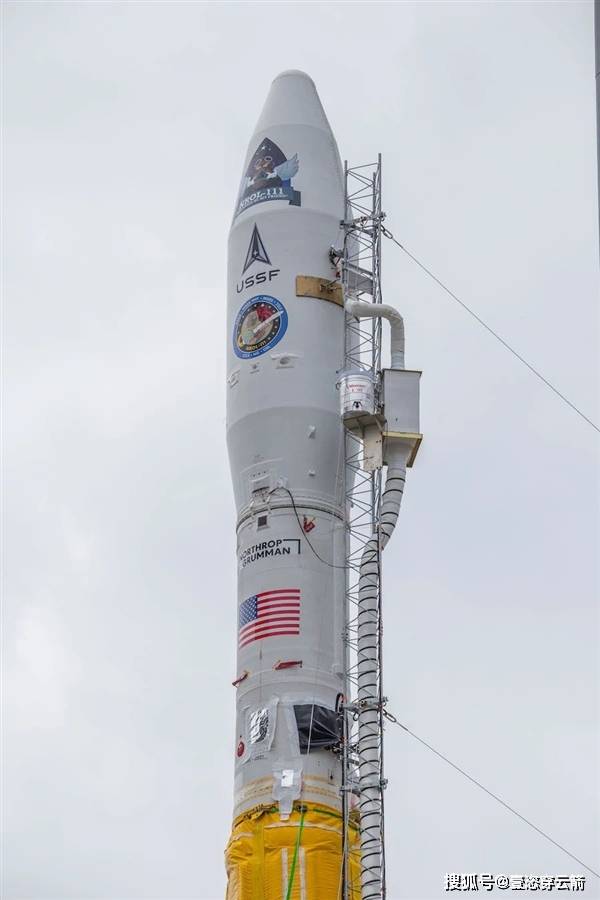 用退役导弹改装的米诺陶1号火箭升空运载美国军用机密卫星入轨