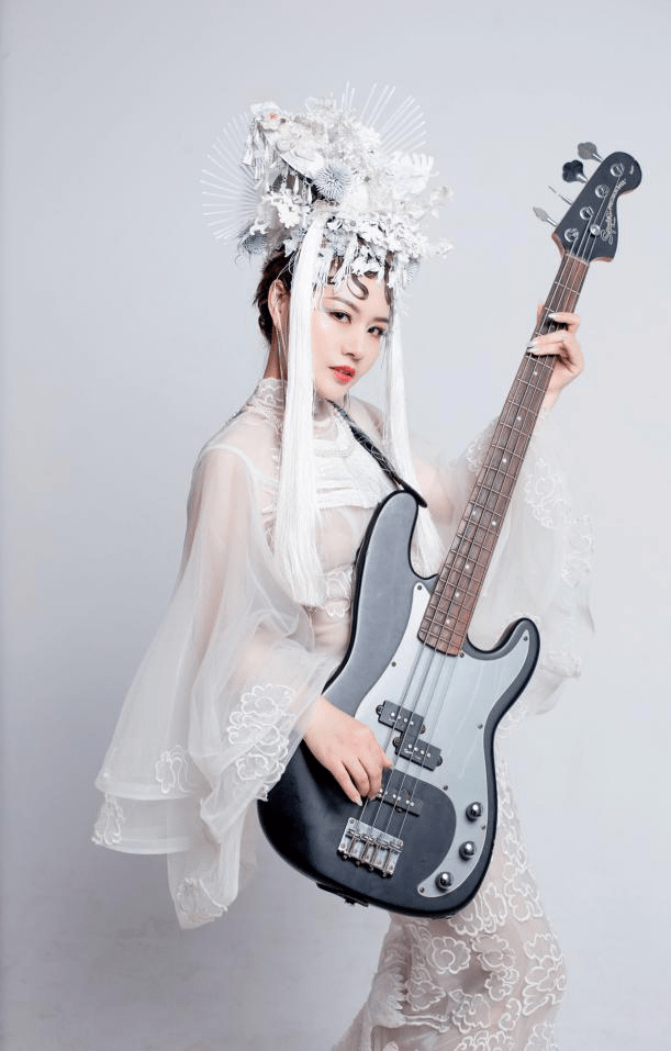 歌手春天跨越古今来一场复古电音之旅