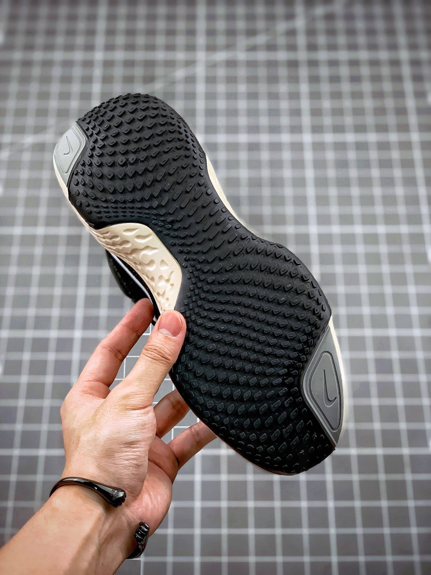 耐克invinciblerunfknikezoomxflyknit泡棉缓震运动鞋测评