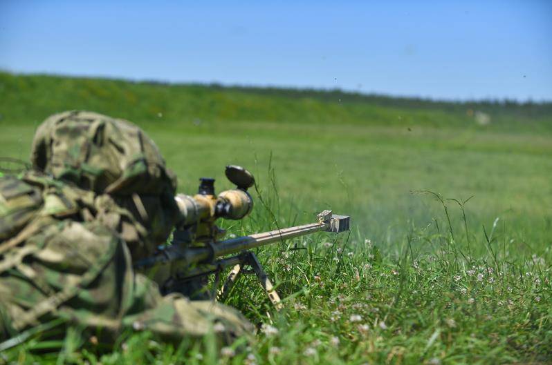 俄军狙击精英齐聚阿拉比诺训练场,各显神通挑战狙击竞赛!_狙击手