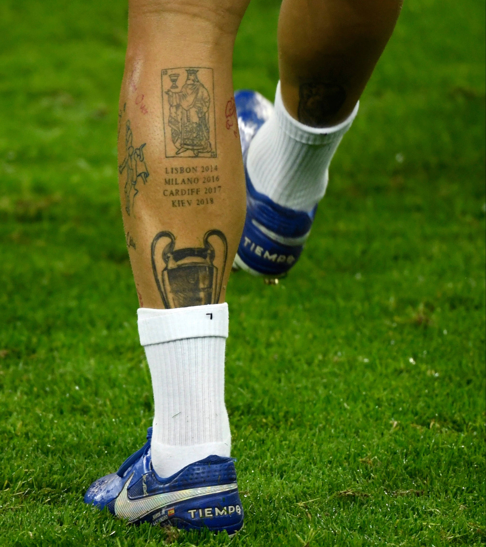 拉莫斯腿部纹身图片