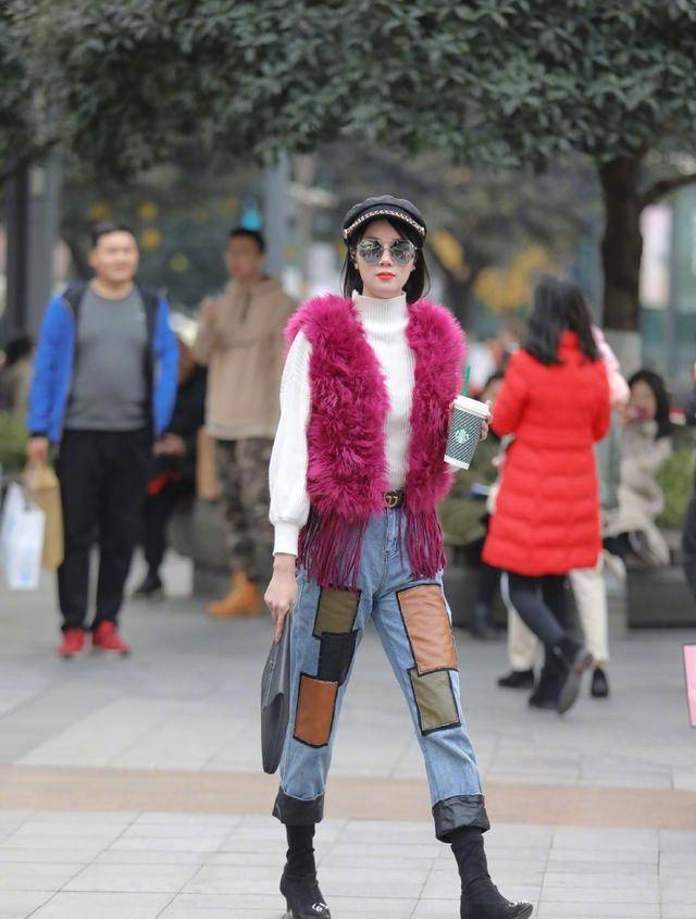 时尚小姐姐在上海街头 d2a54532d628453fa5eac5a58e247e14.jpeg