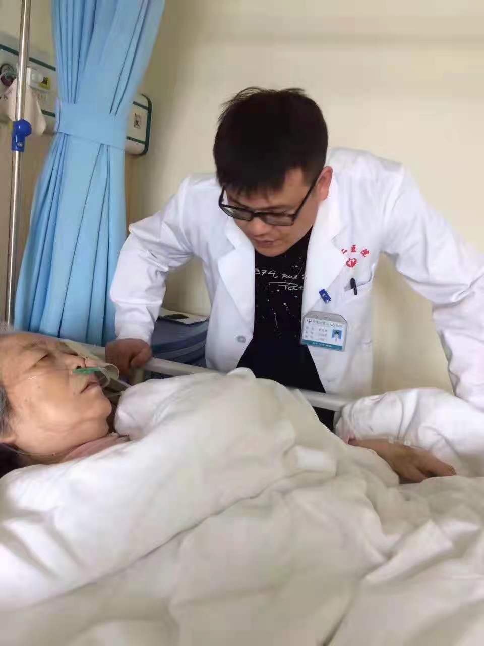 常德名医榜行走着的黑玉断续膏常德二医骨科副主任医师曾凡瑞侧记
