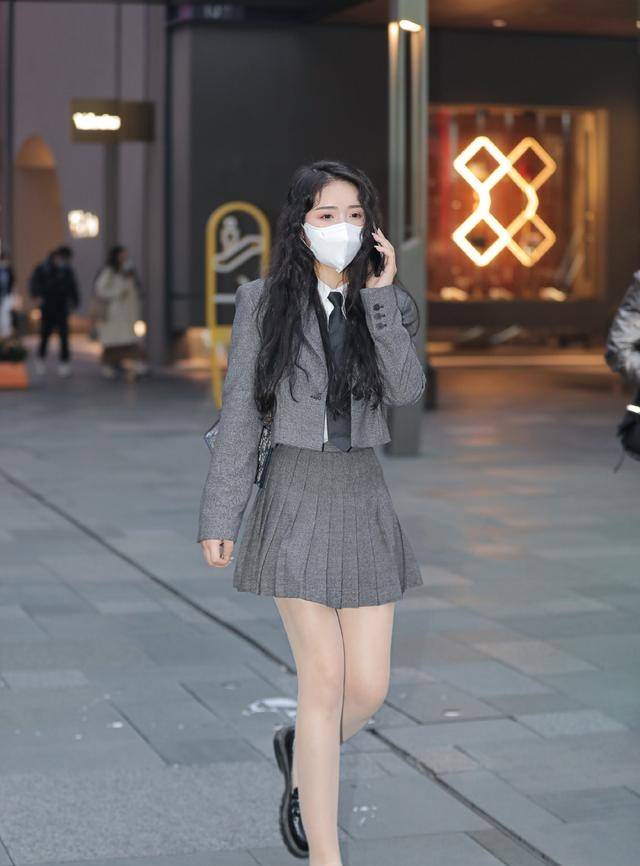 一般什么时候上冬装 ab25b91f9b2d40a68fa3173c4d7b12d0.jpeg