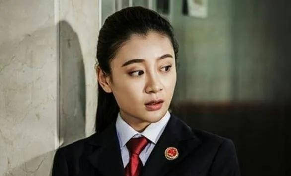 相声馆赔钱到倒闭,直播卖酒满屏尴尬,事业不行他投身爱情?