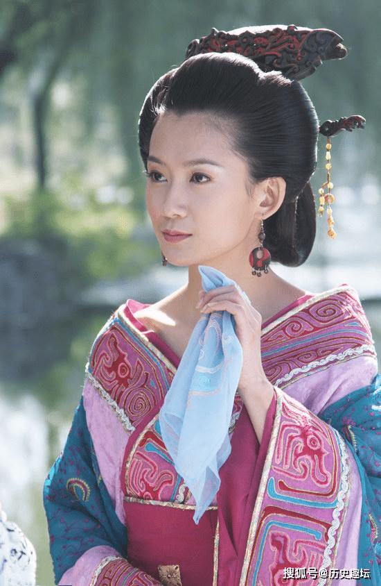 在她去世后,汉朝再将另一位公主刘解忧嫁给了继任国王归靡,生下了三子