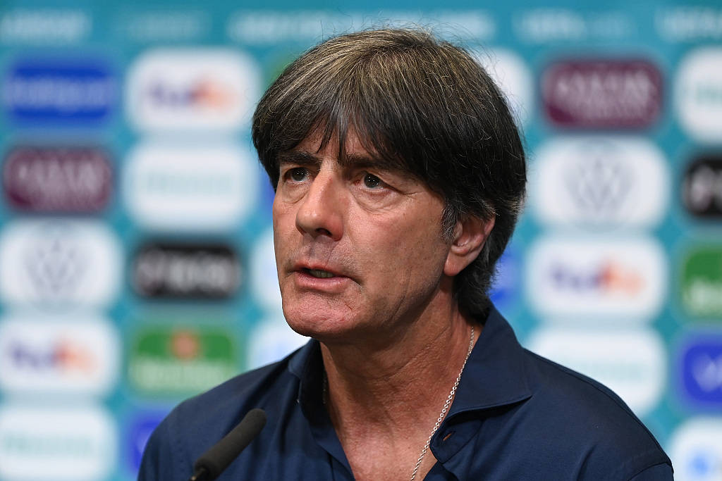 高清图勒夫发布会畅饮可乐德国出局仍不忘玩梗