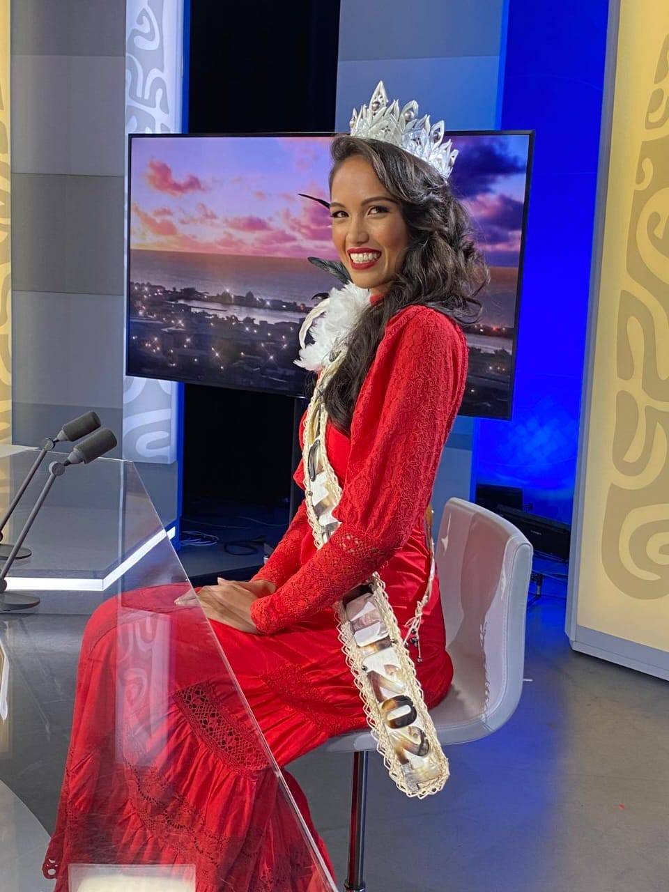 华裔混血女孩当选2021大溪地小姐冠军