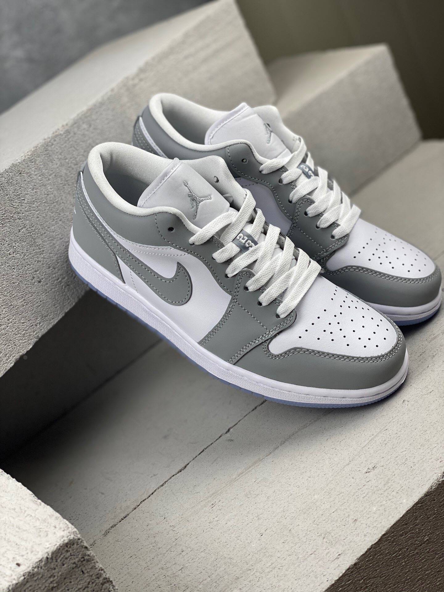 乔丹灰白airjordan1lowwolfgrey狼灰低帮篮球鞋评测