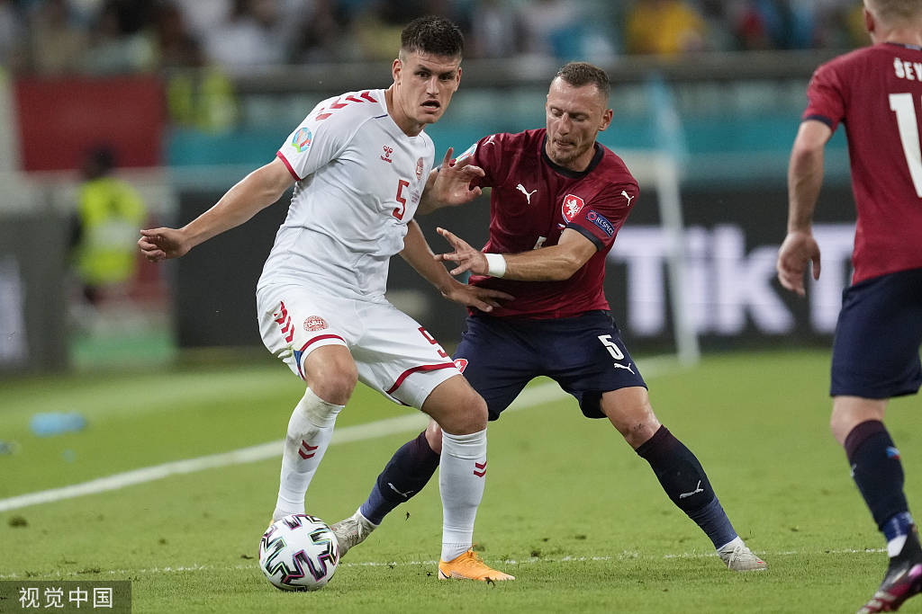 高清:丹麦2-1捷克 多尔贝里抢点破门喜笑颜开