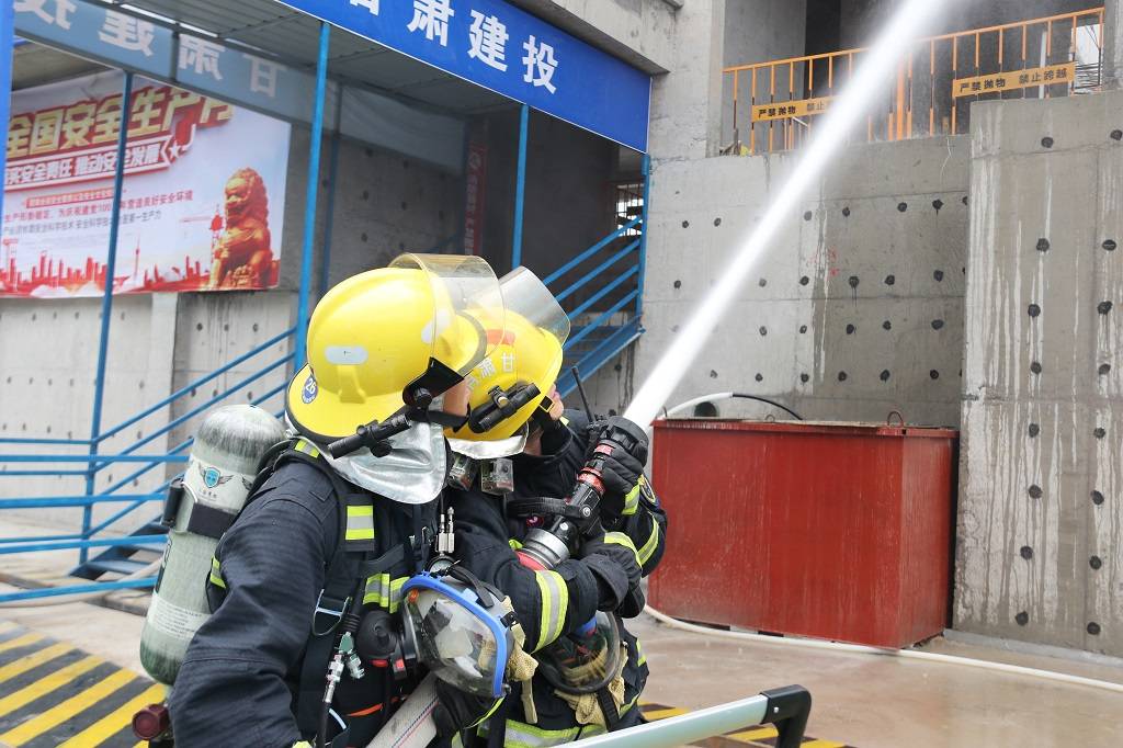 秦安县多部门联合开展建筑工地灭火救援综合演练