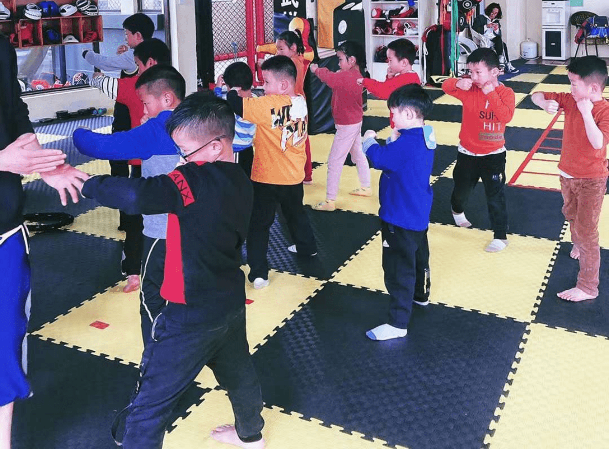 孩子学武术搏击为什么大家都选择到四川成都龙腾武悦_教学