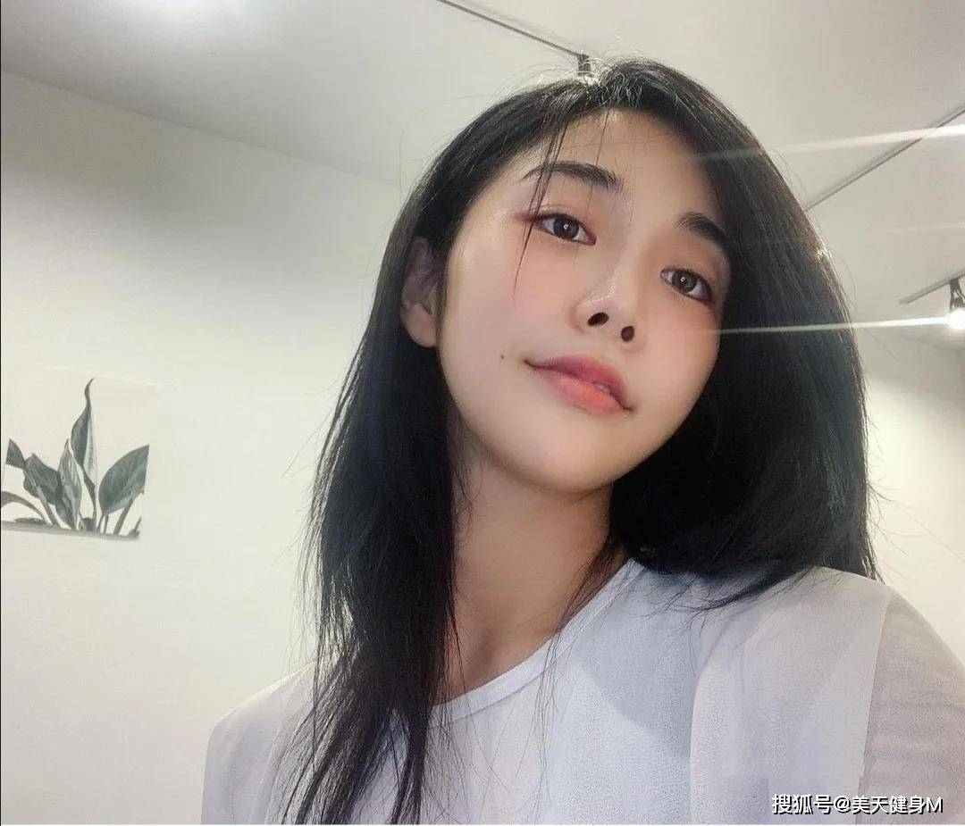 四國混血健身女郎，128斤絕美身材，雙腿是開了特效的嗎？ 健身減肥達人 第2张