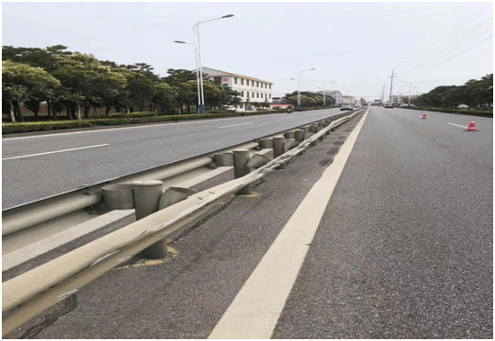 巡查中队在日常巡查途中发现在s343线10k 200至350中分带处护栏被撞坏