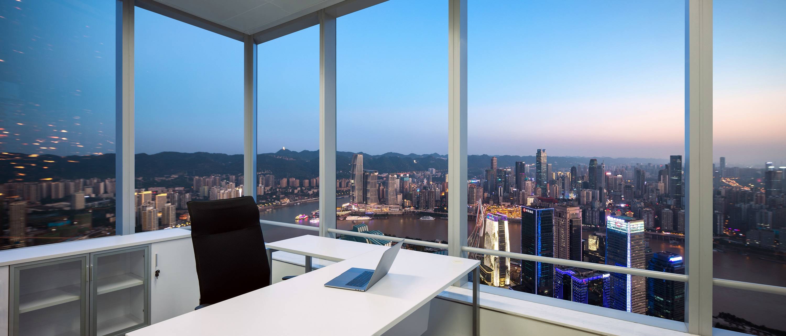 江北嘴商务写字楼名片,以塔尖,成就塔尖_西部金融中心