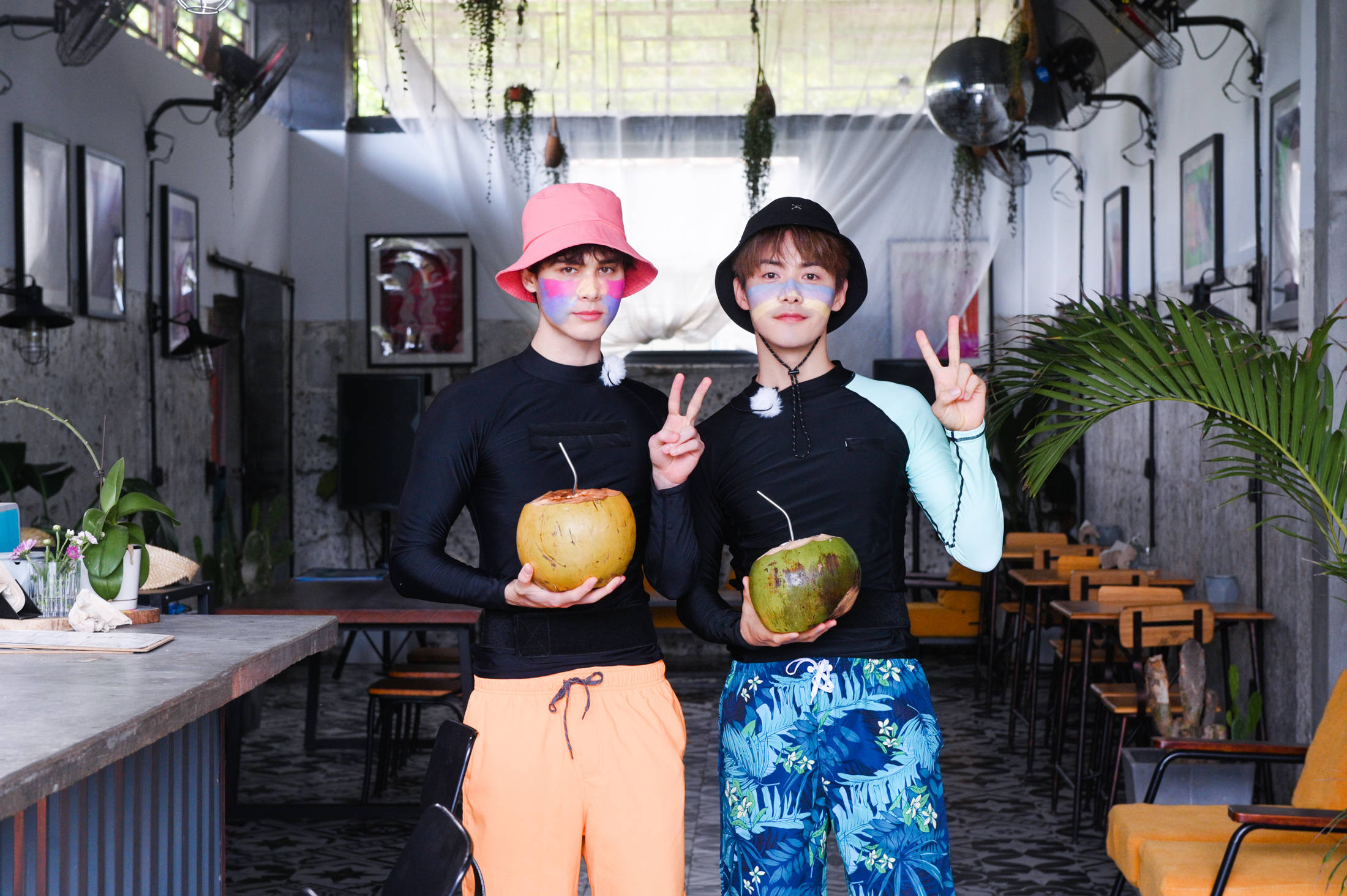 李汶翰"赶猪"发挥惊艳 利路修冲浪再度挑战自我