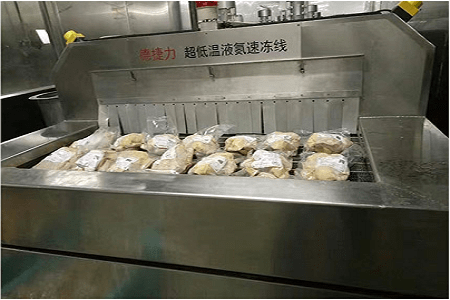 德捷力整雞速凍在當今的食品加工業中,液氮鎖鮮技術已廣泛應用,尤其在