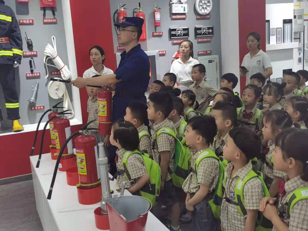 教育馆|麦积消防救援大队组织 幼儿园师生参观体验科普教育馆