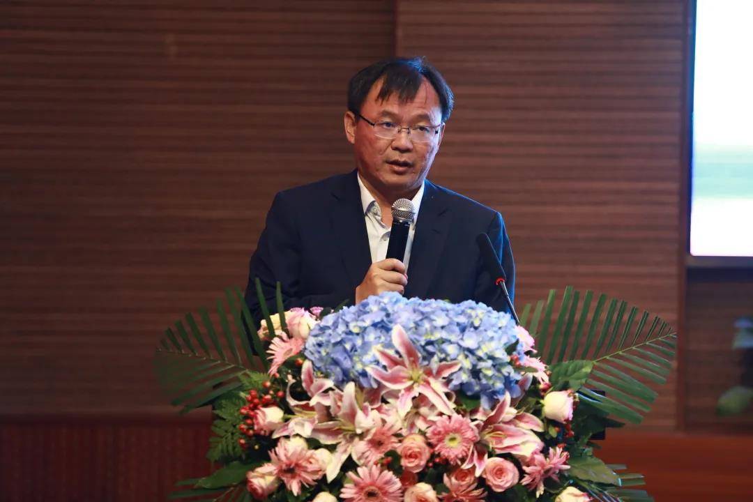 接着泰国格乐大学管理委员会负责人王长明先生进行致辞,在介绍了格乐