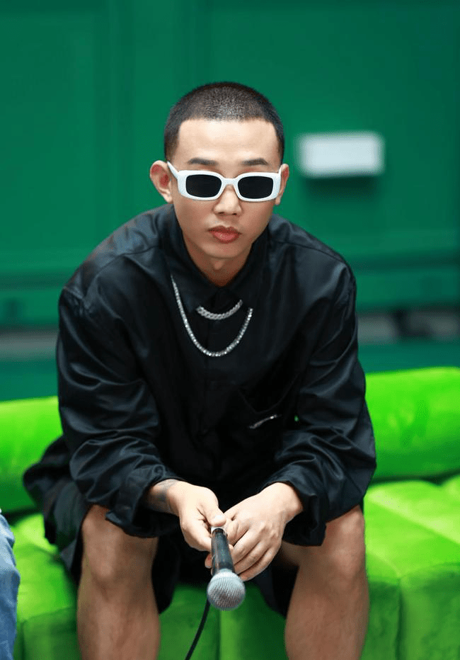 平三更|《草莓星球来的人》今晚8点首播，乐队主唱泪洒现场