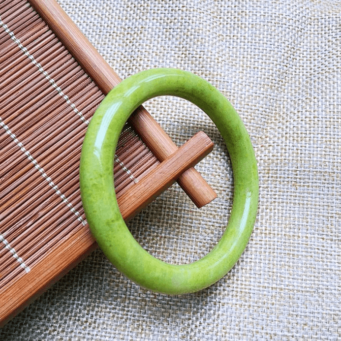 菜花玉手镯,盘玩年份:四年plstone普琳丝小tips:菜花玉的巧妙盘玩方法