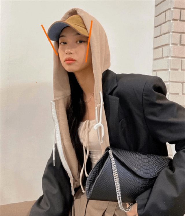 弧形|女生最显脸大的3款帽子,我劝你别戴