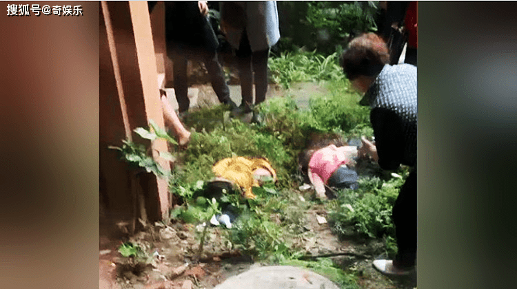 才知道所谓的"意外"其实是蓄意谋杀,雪雪和睿睿是被他们的爸爸亲手抛