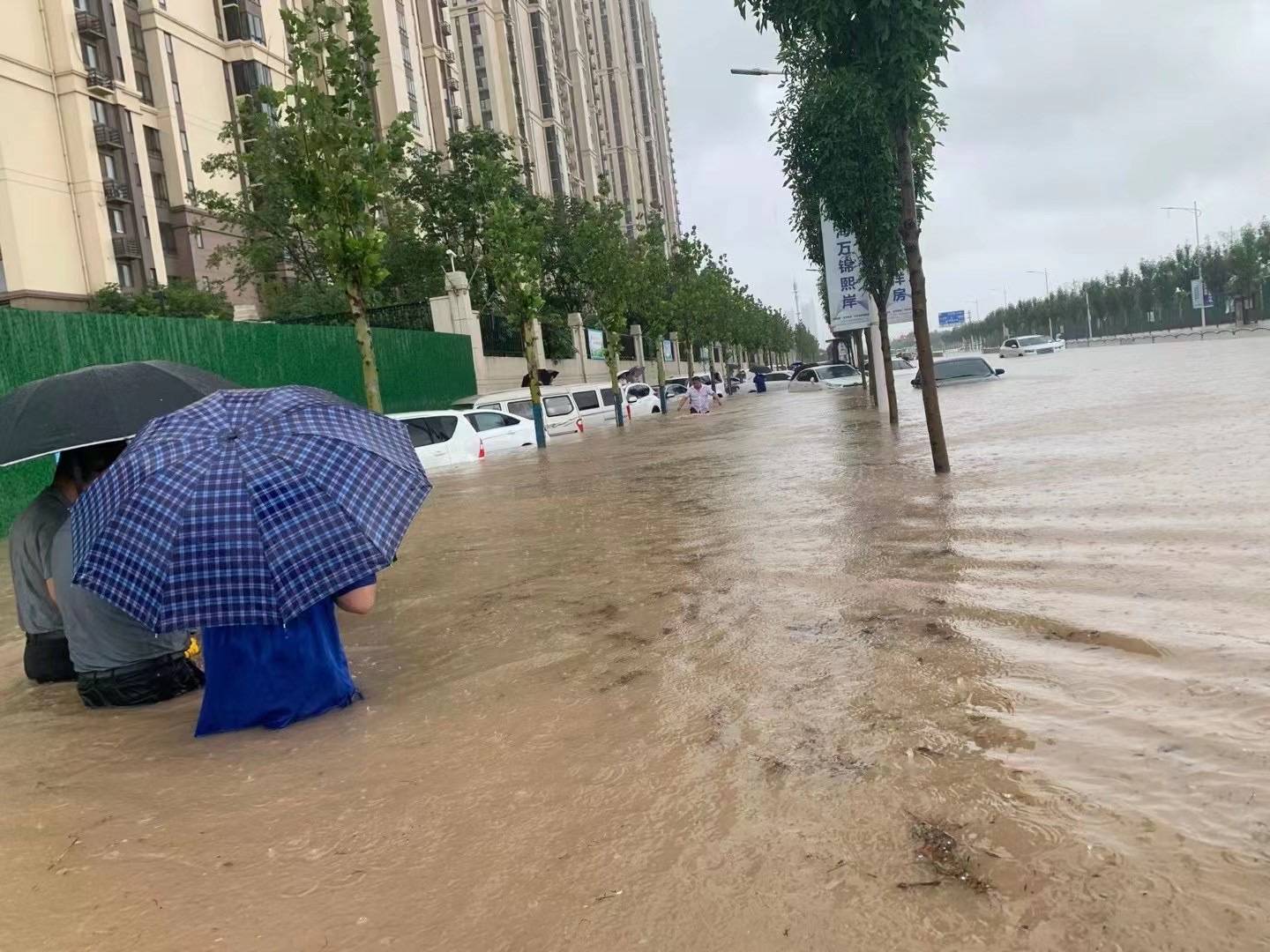 郑州暴雨图片真实图片