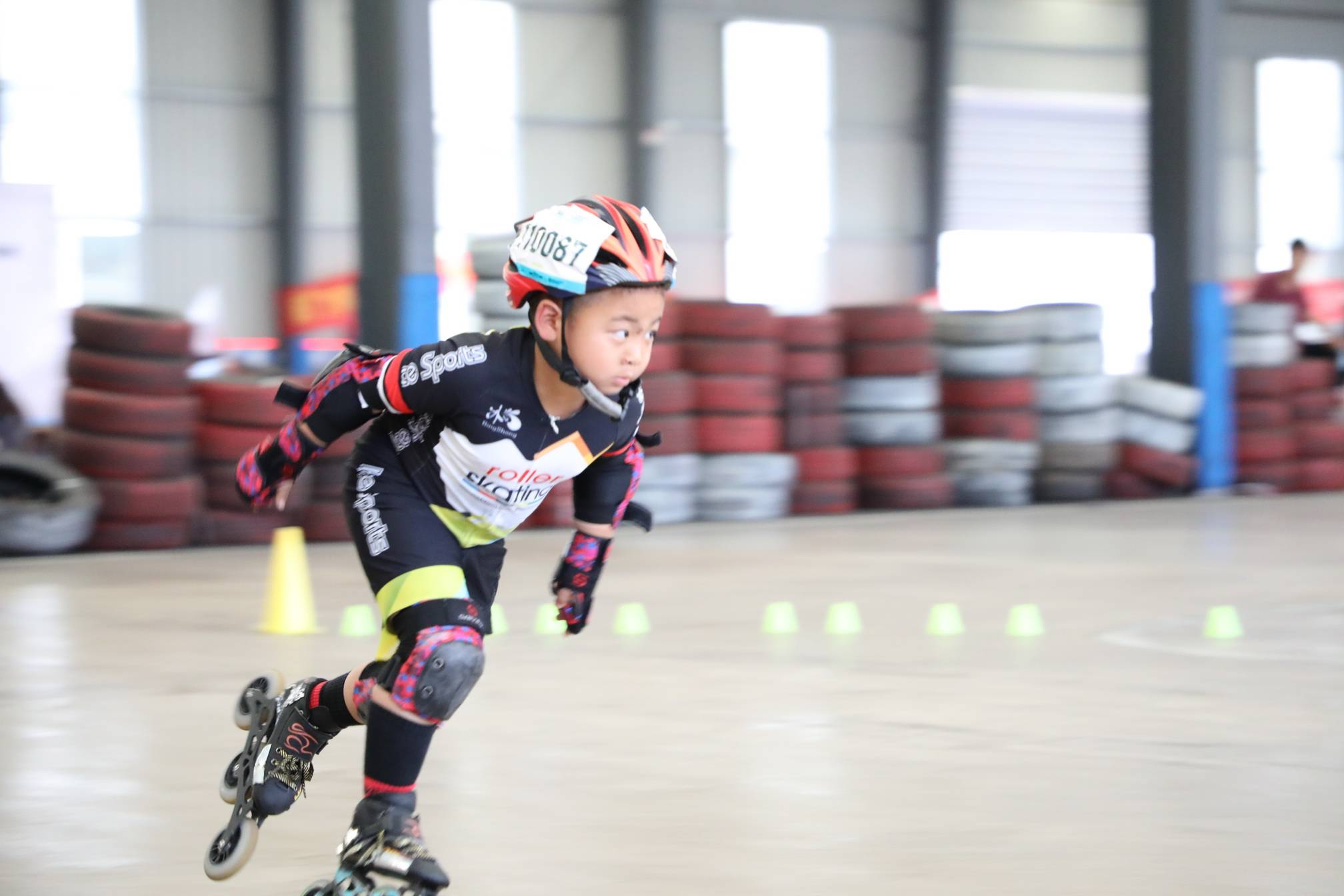 精彩赛事滑启100山东菏泽燃战火冰尚轮滑狂揽22金10银10铜