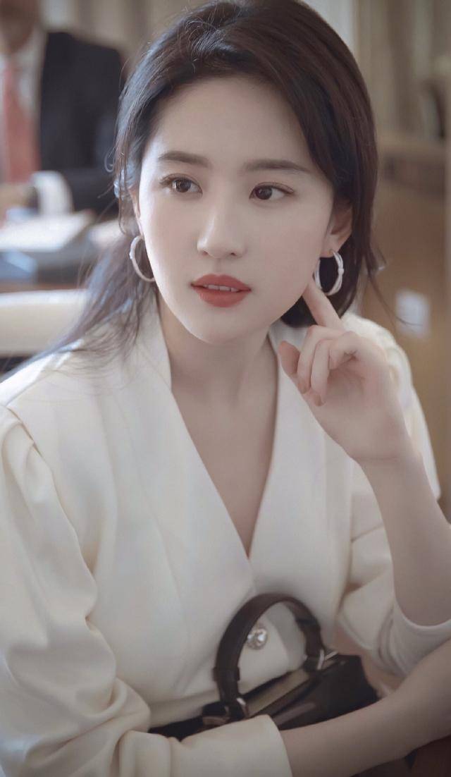 整体|神仙姐姐白皙的好像娇贵的小公主一样