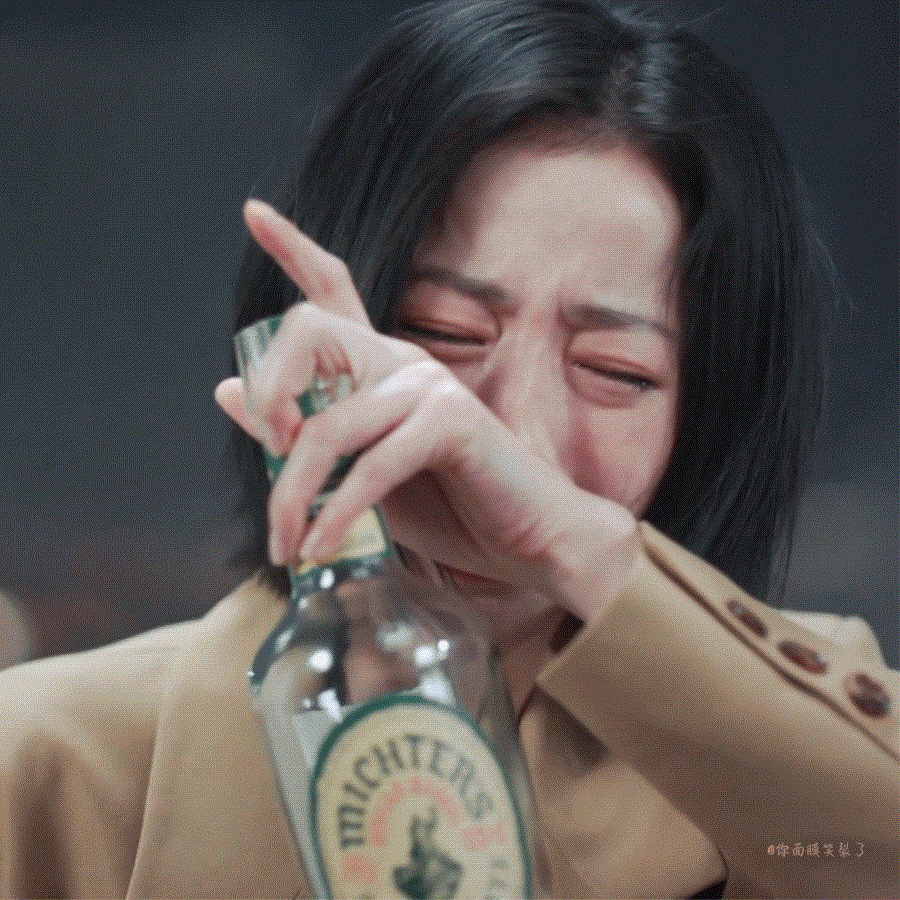 女人喝酒的图片流泪图片