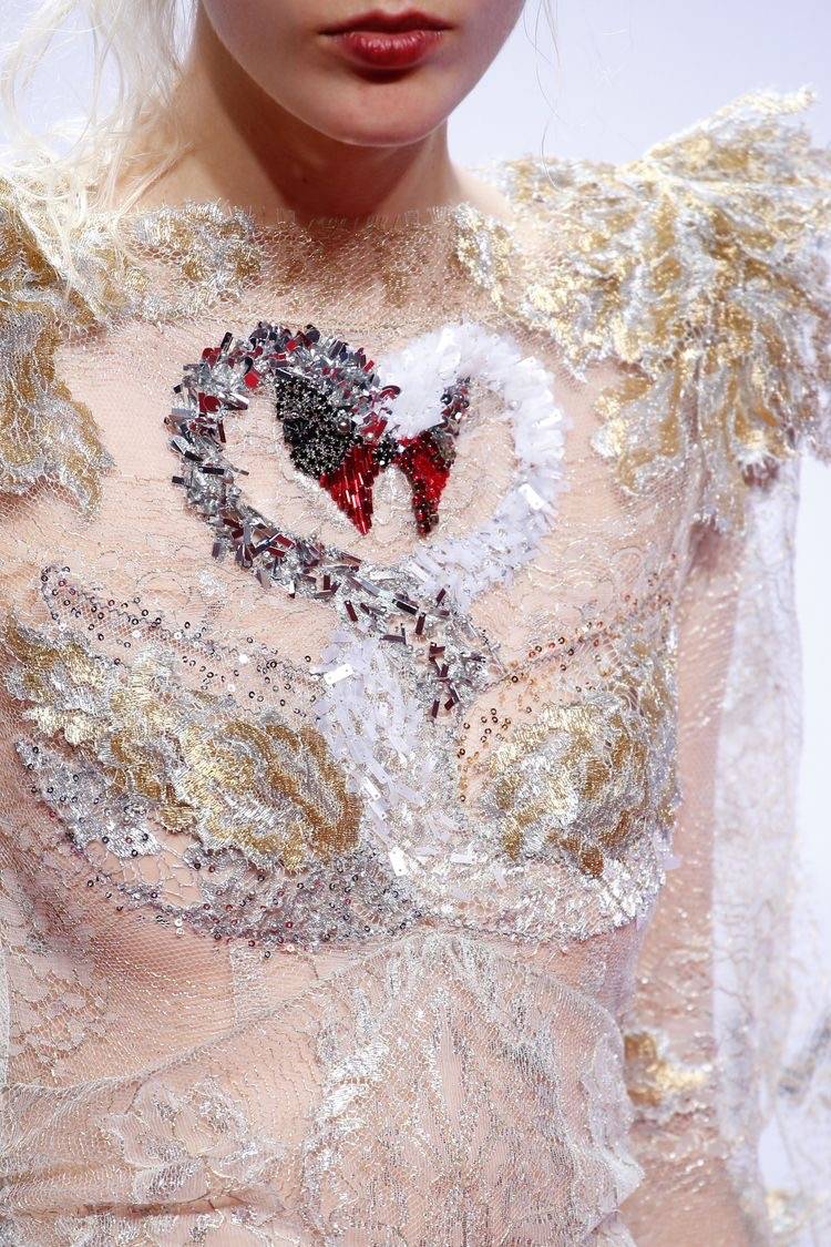 手工|梵芮锦手工刺绣与衣服的融合分享