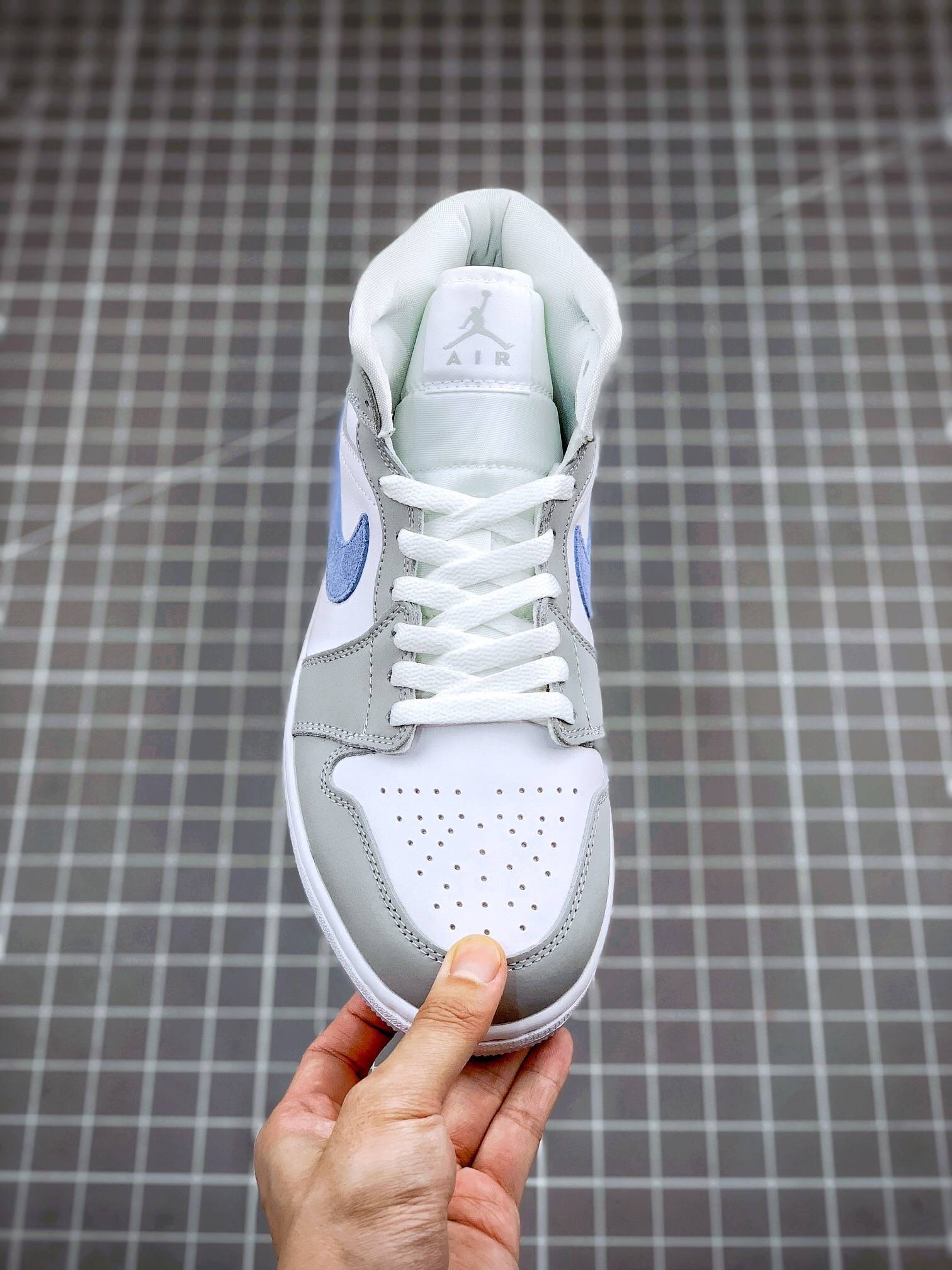Jumpman|乔丹 Air Jordan 1 Mid WMN 中帮冰蓝烟灰运动鞋评测
