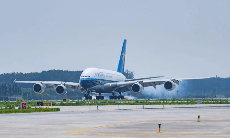 "空中巨无霸"亮相大兴机场 南航a380重回京广航线