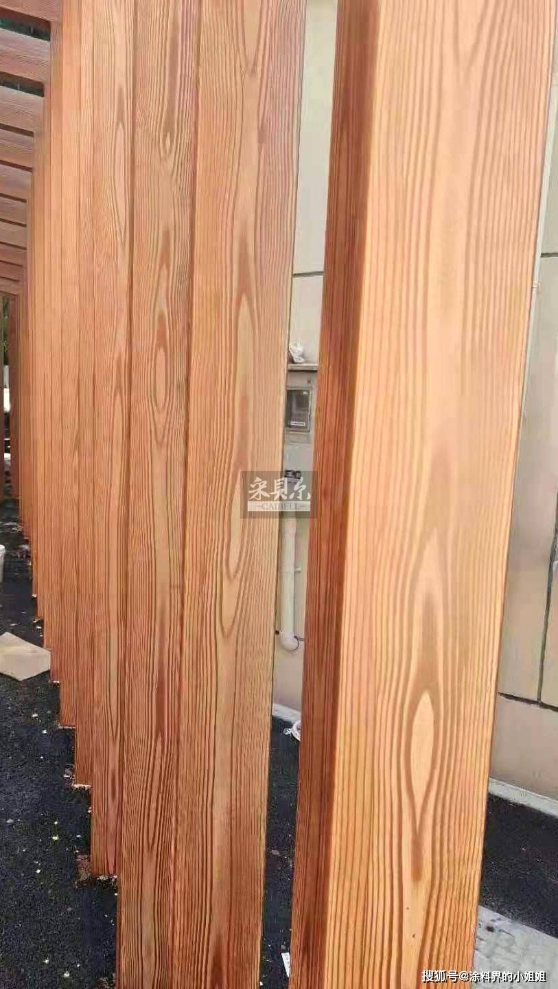 廊架上做仿木纹漆_施工