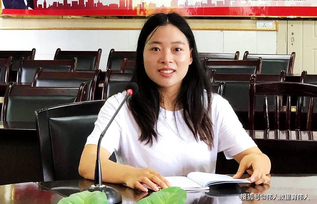 共话成长,助力前行,邻水二中召开高三青年教师座谈会