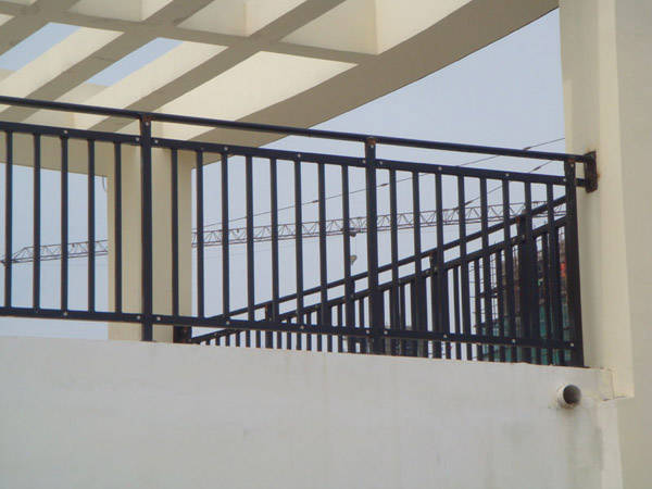 原创怎么量取阳台护栏的栏杆高度