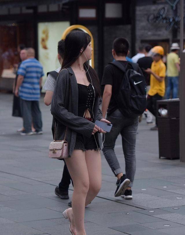 文章|清雅悠然的打底裤穿搭很有时尚感,简单的风格轻松大方,还显年轻