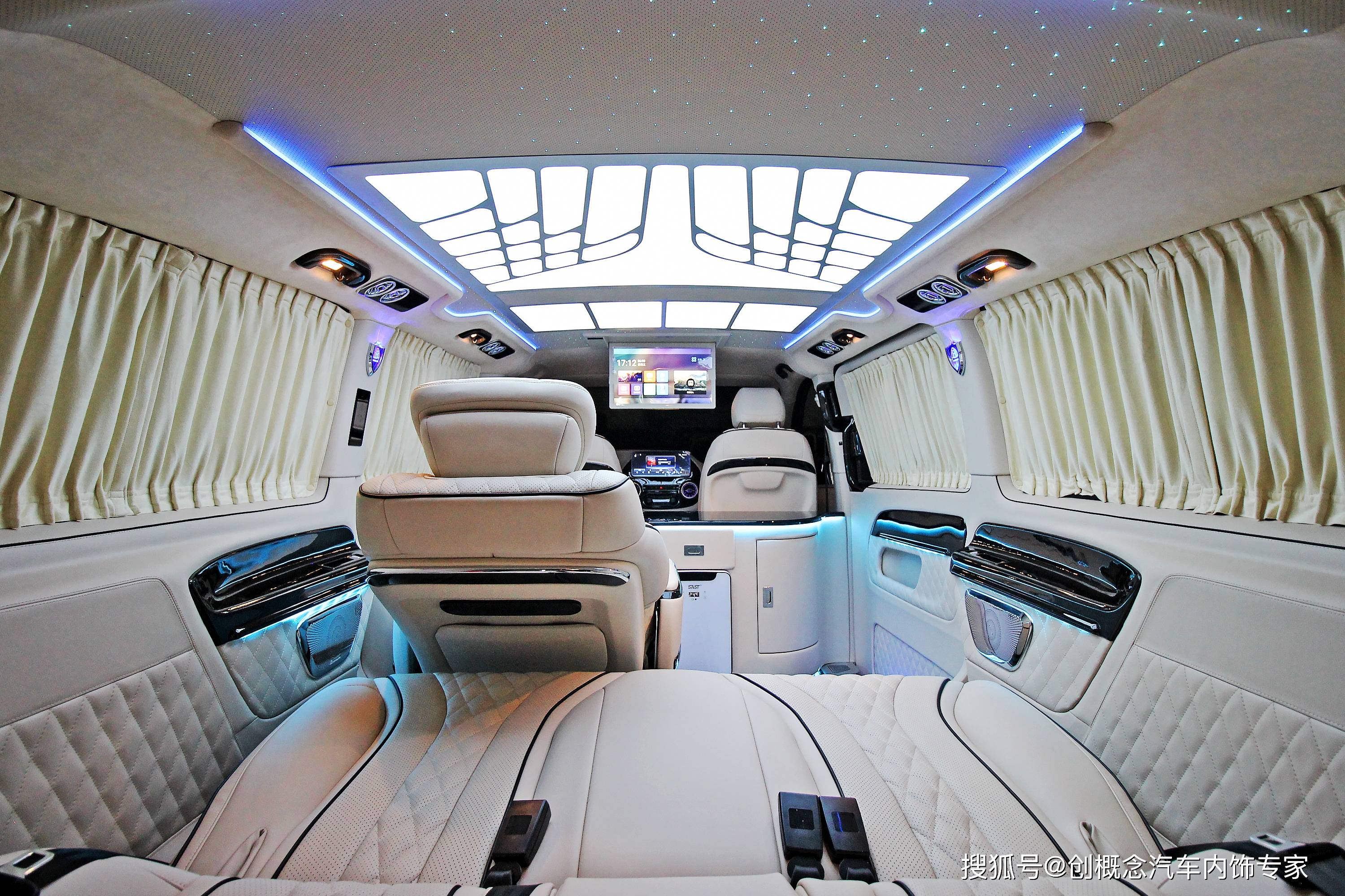 深圳奔驰威霆六座半隔断内饰改装改装后更添生活质感