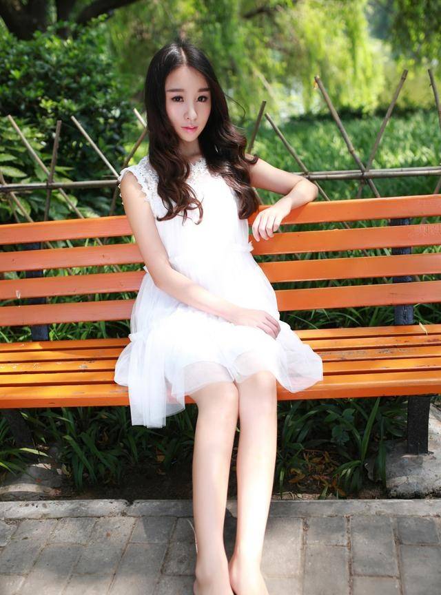 文章|想要成为清纯的小女生吗?白色连衣裙让你秒变16岁花季少女