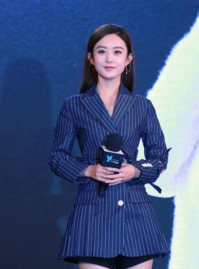 赵丽颖|赵丽颖的婴儿肥看着真可爱,就算穿着“女老板”的造型,照样甜美