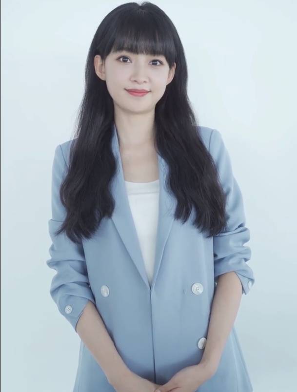 场合|孙怡不愧是时尚辣妈，身穿西装牛仔裤走机场，高挑身材轻松驾驭