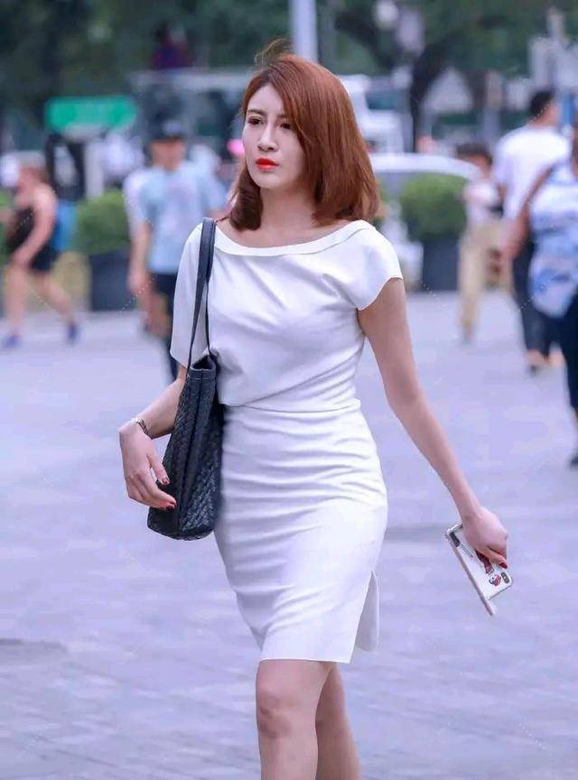 身材|看了气质美女们的穿搭，你肯定会被裙装圈粉的
