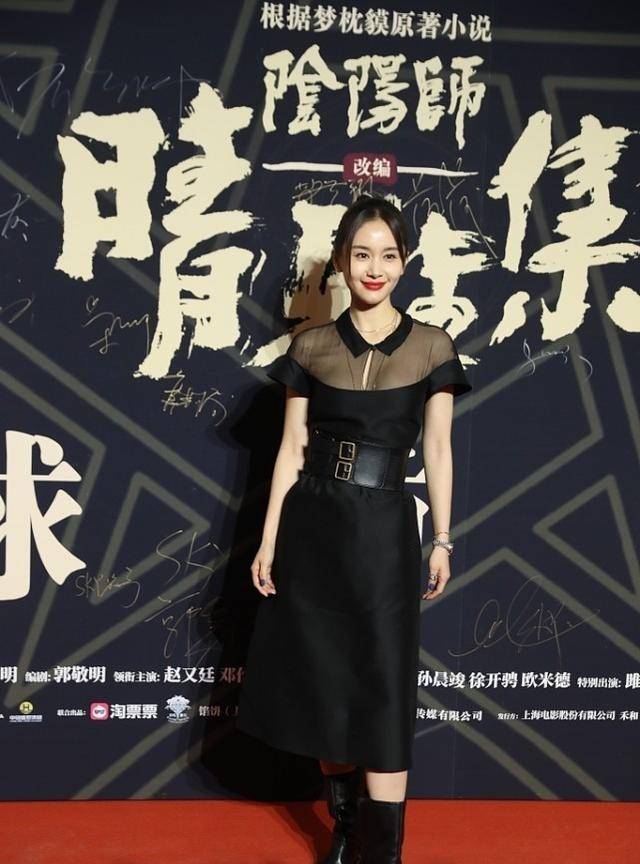黑色|王子文晒男友做饭视频，两人感情真让人称羡，难怪王子文越来越美