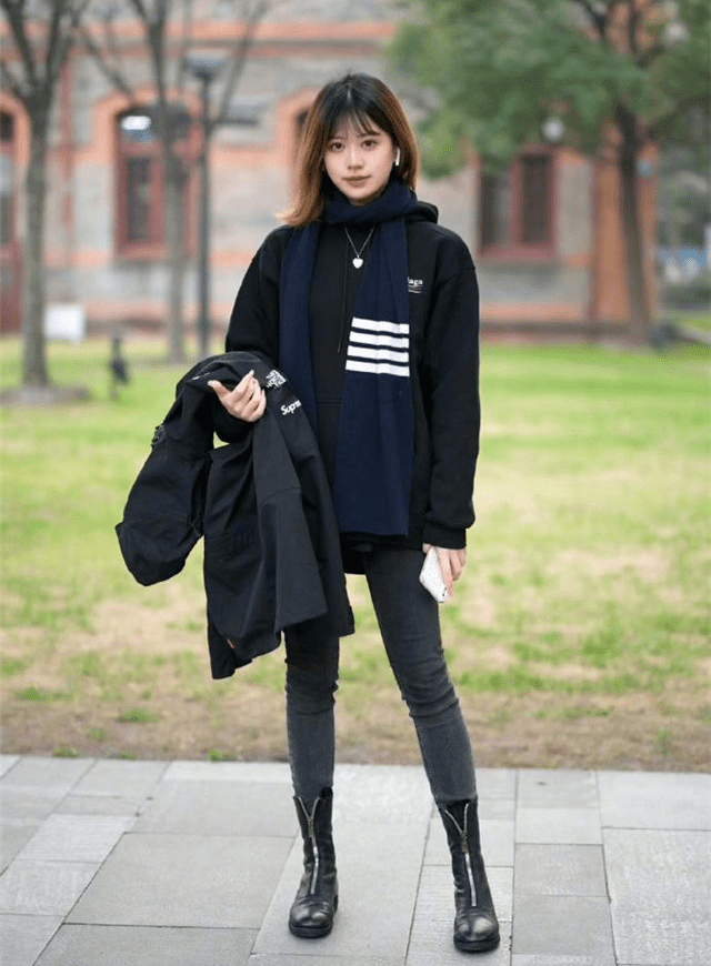 选项|“卫衣+短靴”，青春时尚又显瘦，太适合小个子了