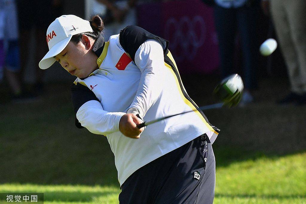 高清图:高尔夫女子个人赛第3轮 冯珊珊林希妤出战