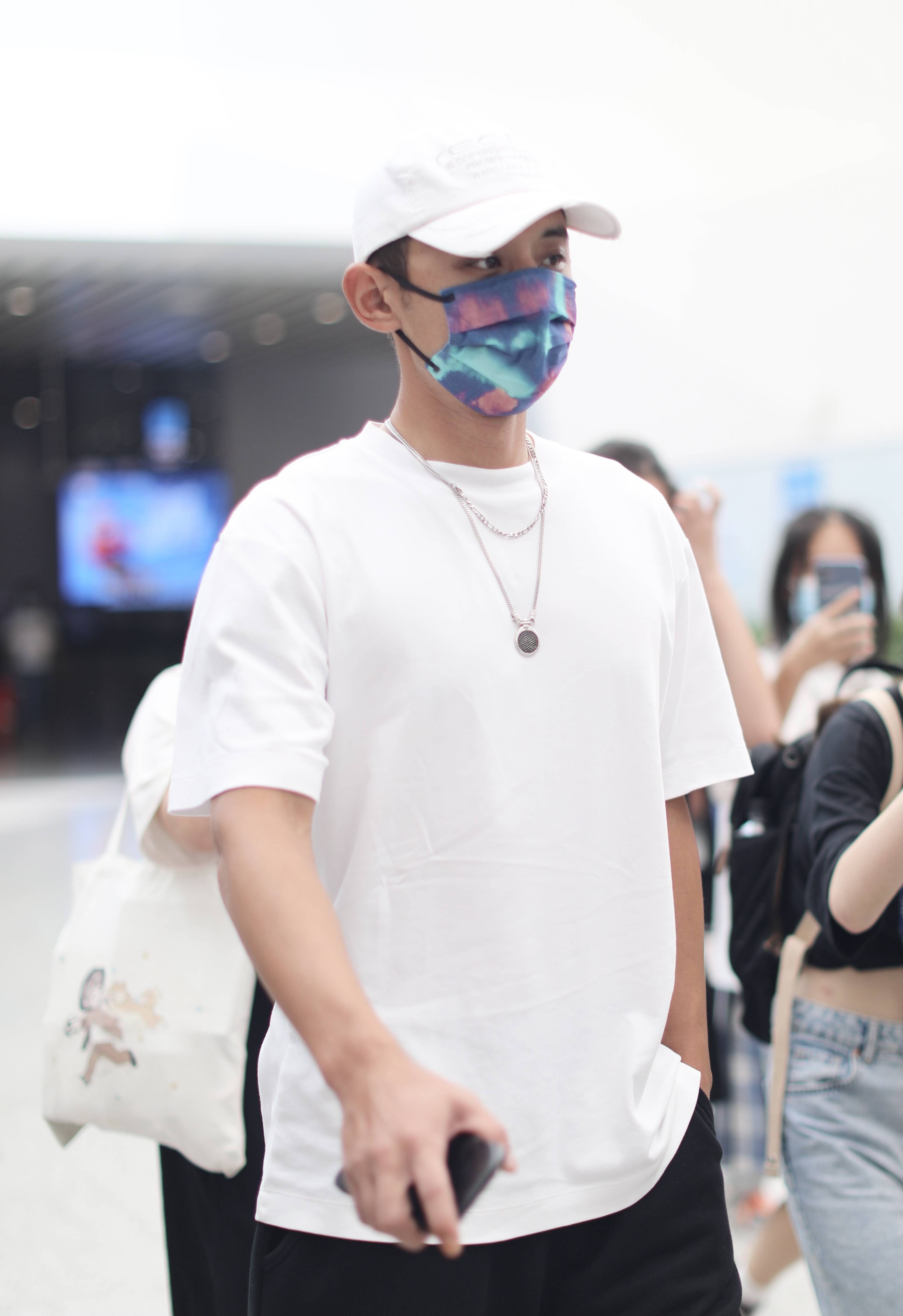 1/ 10 2021年8月6日,广州,张继科现身机场.