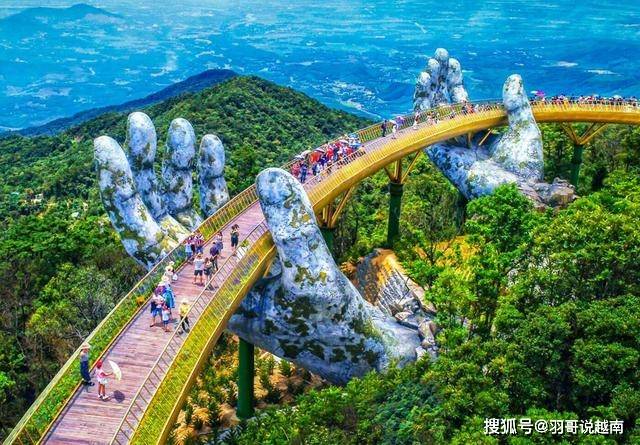不可错过的越南最火网红桥，桥体由两只大手托起，你敢上去吗