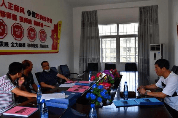 湖南新邵县教育局长李碧泉暗访督查学校防疫防溺水工作