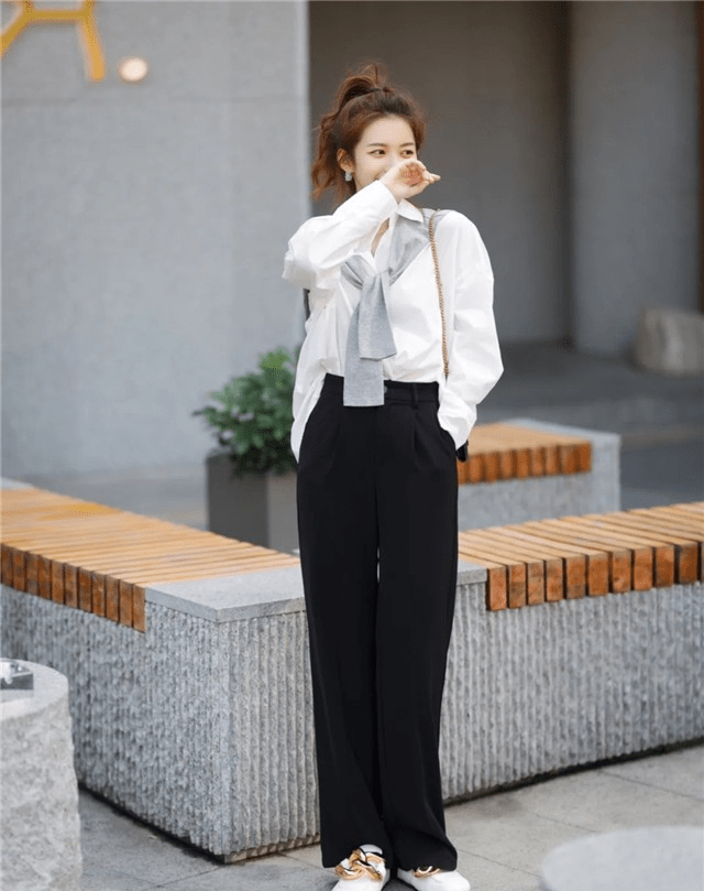 黑色|黑白灰很有“烟火气”，随性混搭时髦又接地气